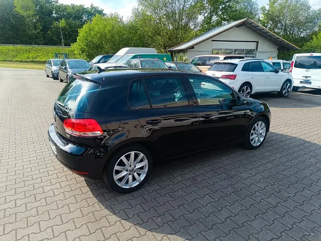 Używany VW Golf VII Match 105 KM (77 kW) 2012 Czarny Sedan/Limuzyna