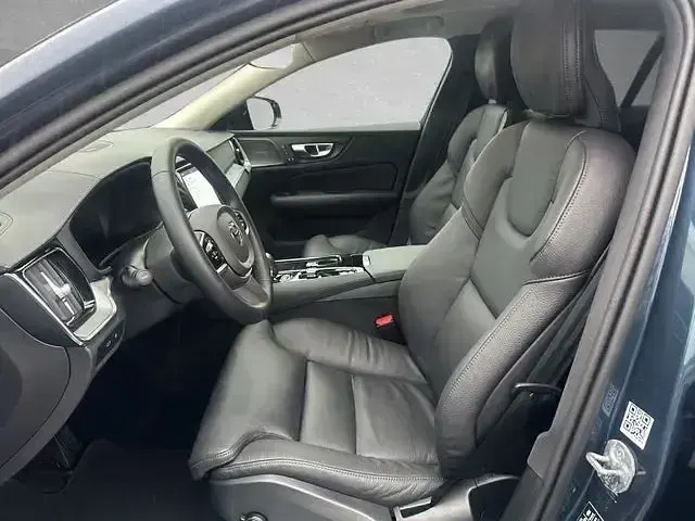 Używany Volvo V60 Ultra 455 KM (334 kW) 2025 Niebieski Kombi