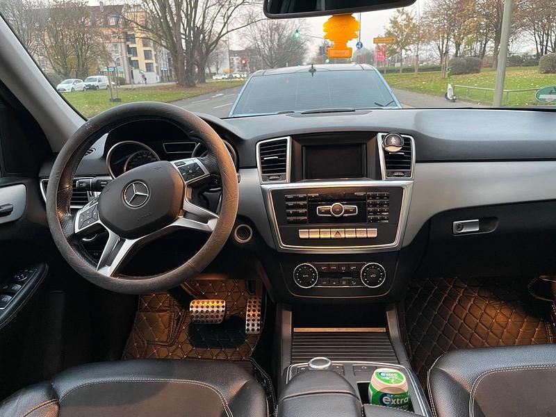 Gebraucht Mercedes ML250 204 PS (150 kW) 2014 Andere farben SUV