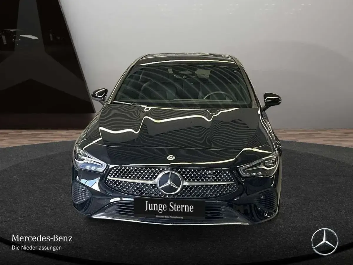 Gebraucht Mercedes CLA180 Progressive 136 PS (100 kW) 2025 Kosmosschwarz Limousine