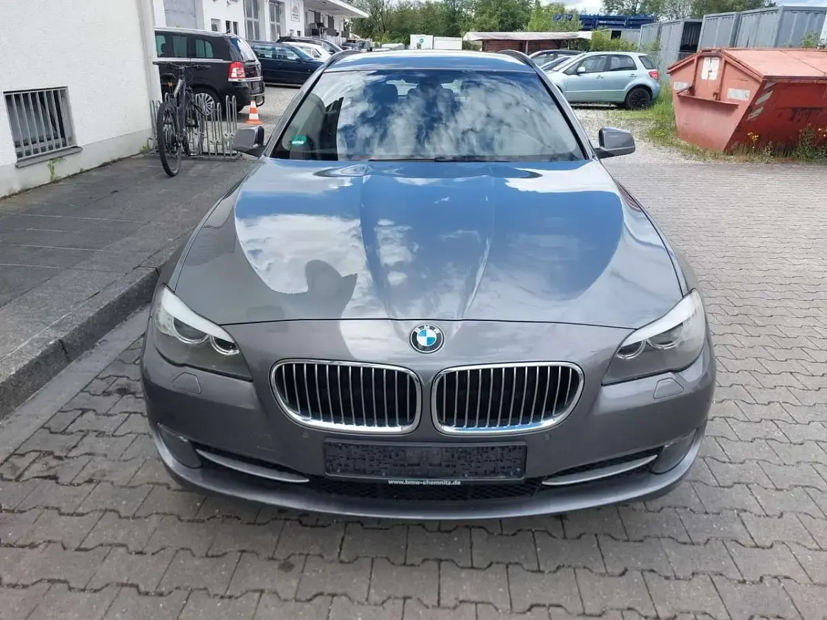 Gebraucht BMW 525 218 PS (160 kW) 2013 Spacegrau metallic Kombi