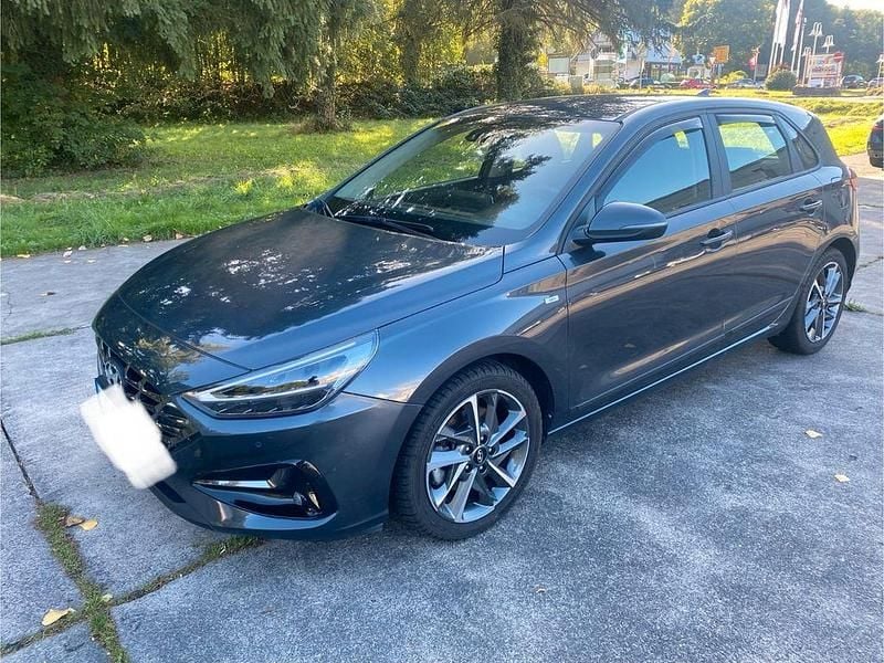 Grau Gebraucht 2023 Hyundai i30 N Line Limousine | 15.300 € (Superpreis) - Bild 1/4