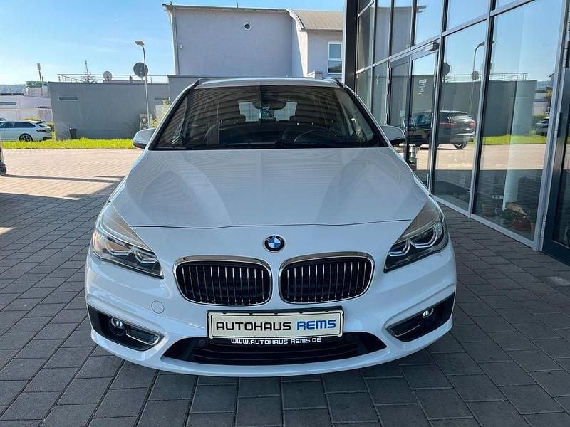 Gebraucht BMW 220 Luxury Line 192 PS (141 kW) 2017 Weiß Van / Kleinbus