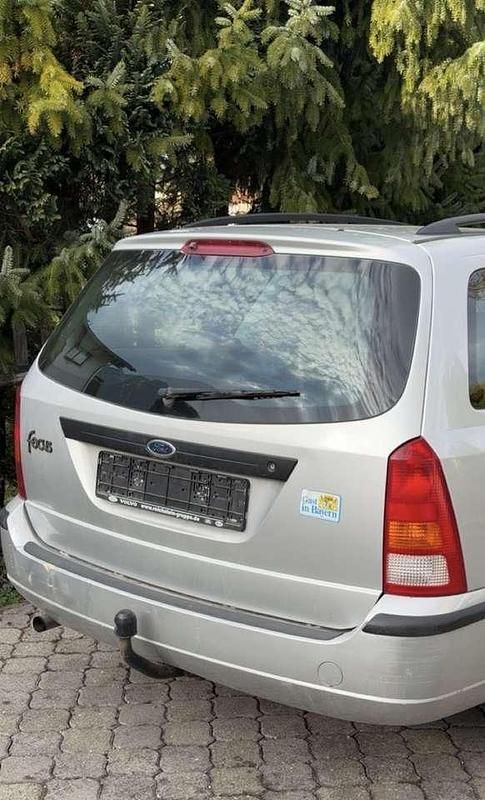 Second-hand Ford Focus Ambiente 101 CP (74 kW) 2004 Argintiu Break