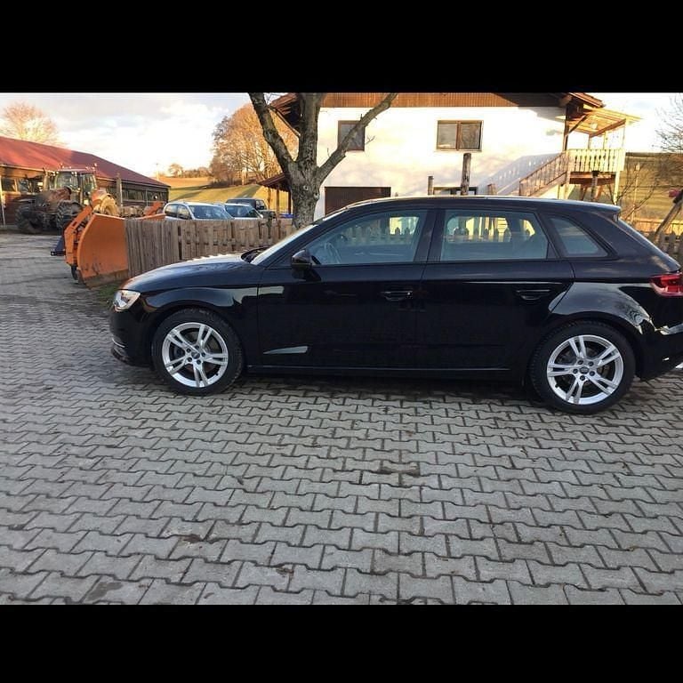 Schwarz Gebraucht 2016 Audi A3 Limousine | 12.490 € (Guter Preis) - Bild 1/4