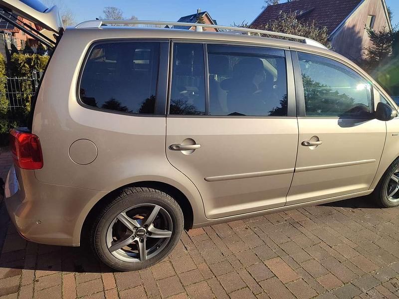 Gebraucht VW Touran Life 140 PS (102 kW) 2013 Van / Kleinbus