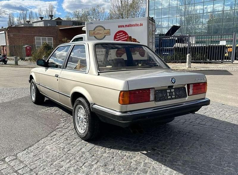 Gebraucht BMW 320 129 PS (94 kW) 1987 Gelb Limousine