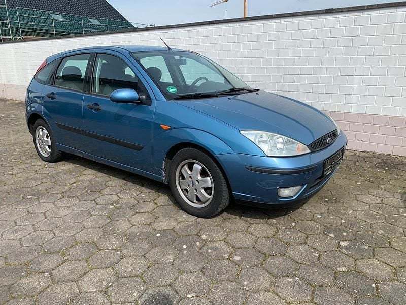 Usata Ford Focus 101 CV (74 kW) 2001 Blu Berlina