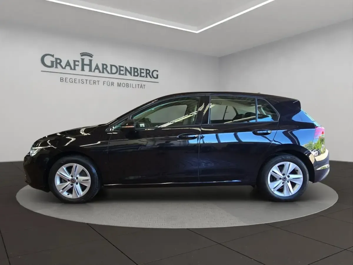 Gebraucht VW Golf VIII Life 150 PS (110 kW) 2022 Schwarz Limousine