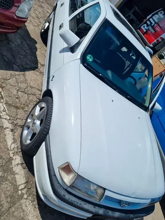 Gebraucht Opel Vectra 90 PS (66 kW) 1995 Weiß Limousine