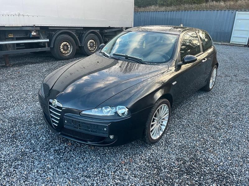 Schwarz Gebraucht 2006 Alfa Romeo 147 Kleinwagen | 2.499 € (Etwas zu teuer) - Bild 1/4