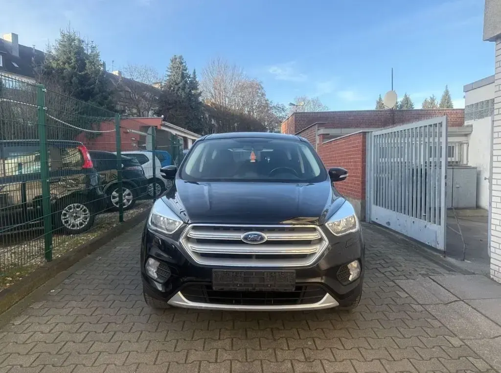 Gebraucht Ford Kuga Trend 120 PS (88 kW) 2018 Schwarz SUV