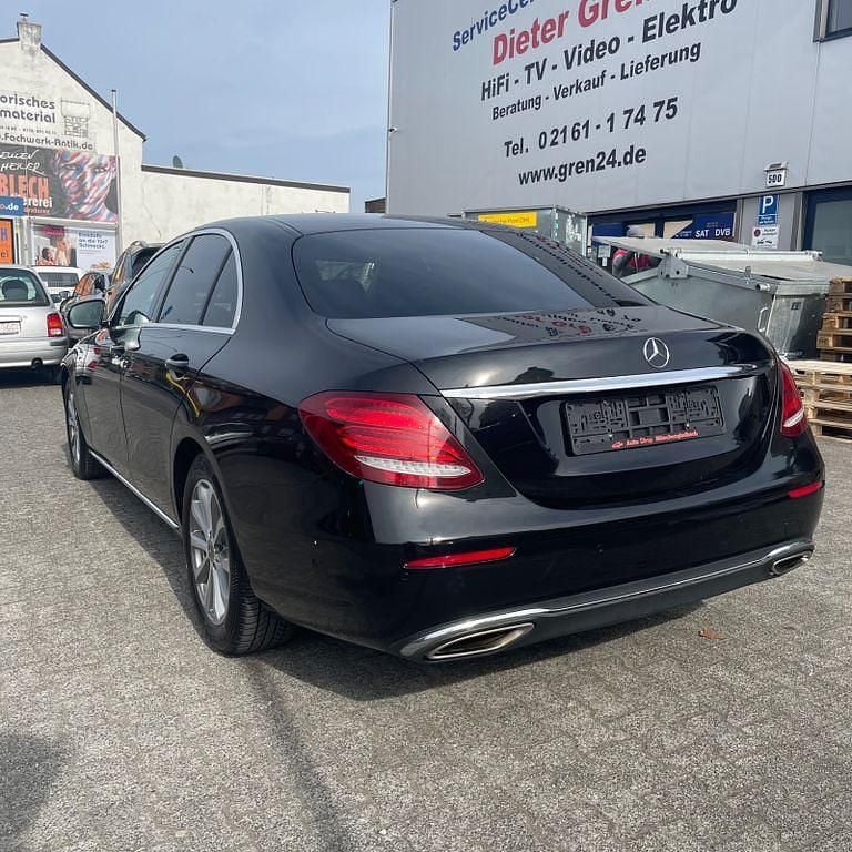 Gebraucht Mercedes E250 Avantgarde 211 PS (155 kW) 2017 Schwarz Limousine