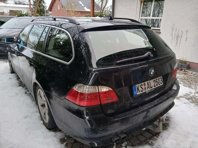Gebraucht BMW 525 197 PS (144 kW) 2008 Schwarz Kombi