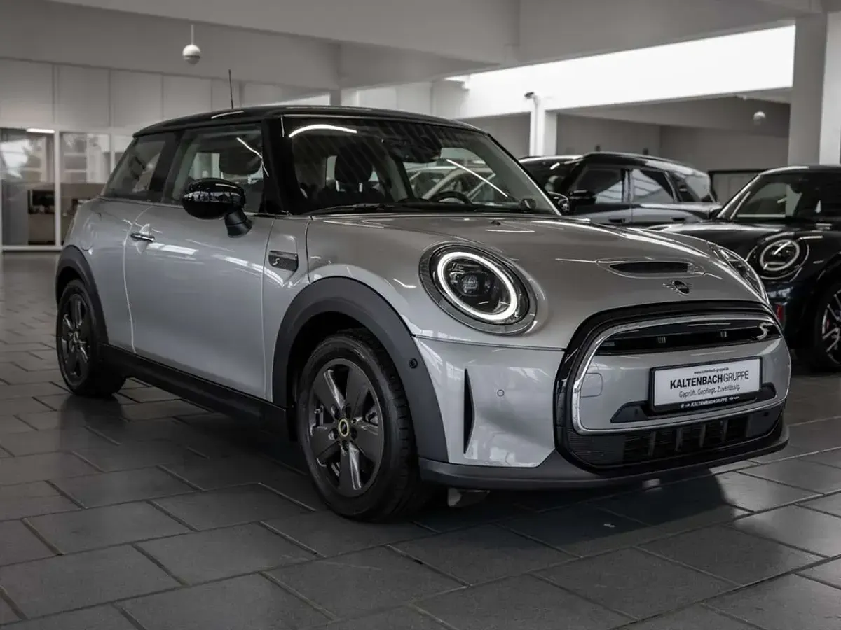 Gebraucht Mini Cooper SE Essential 135 kW (184 PS) 2023 Silber Kleinwagen