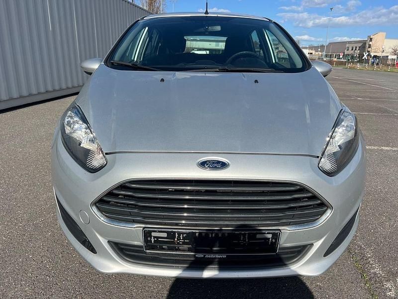 Gebraucht Ford Fiesta Trend 95 PS (69 kW) 2013 Silber Kleinwagen