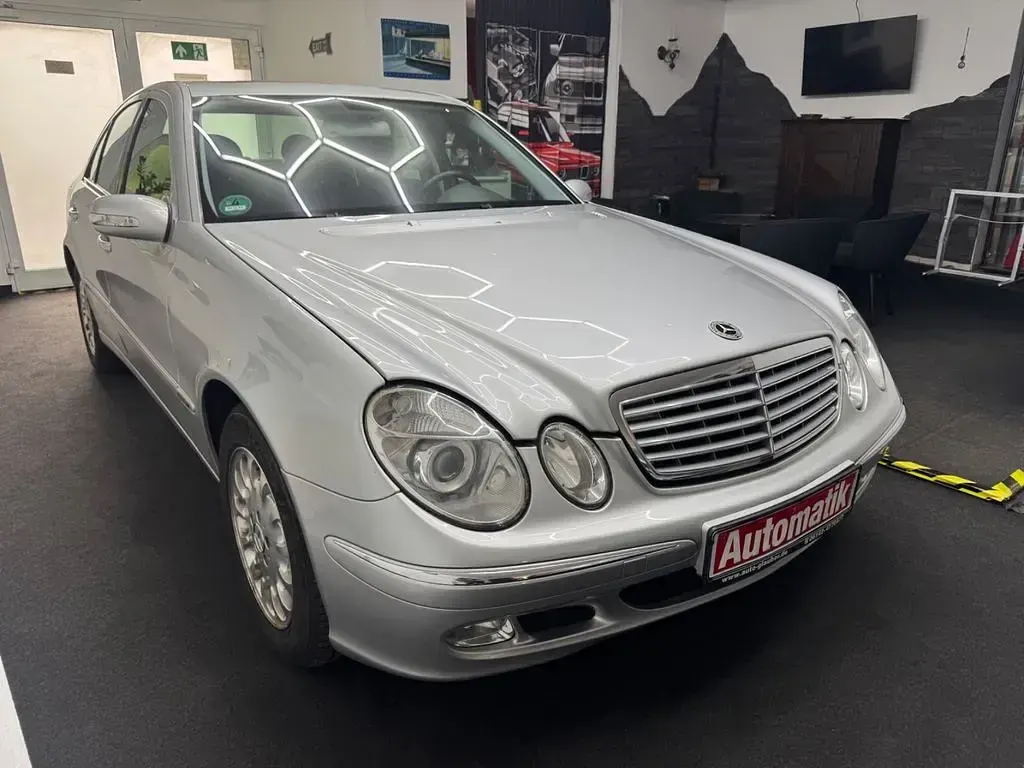 Gebraucht Mercedes E240 Avantgarde 177 PS (130 kW) 2002 Silber Limousine