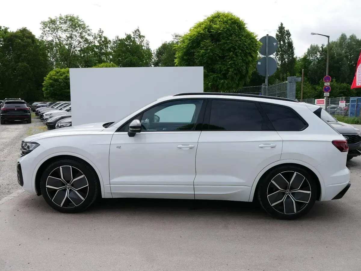 Gebraucht VW Touareg Edition 286 PS (210 kW) 2026 Oryxweiß perlmutteffekt SUV