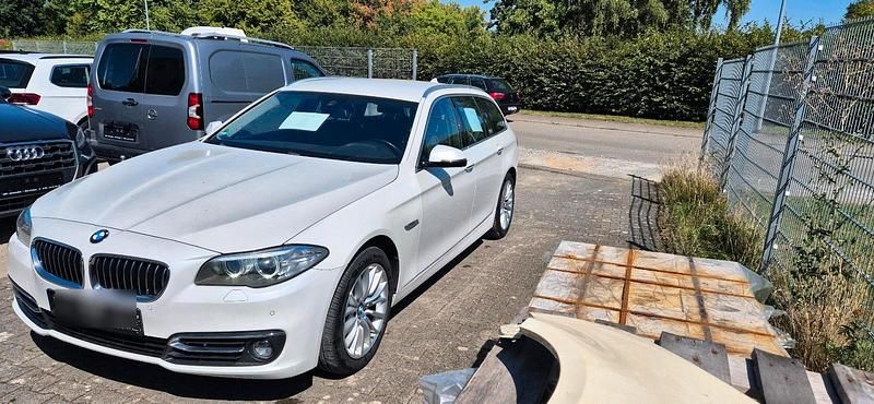 Weiß Gebraucht 2015 BMW 520 Luxury Line Kombi | 14.300 € (Fairer Preis) - Bild 1/4