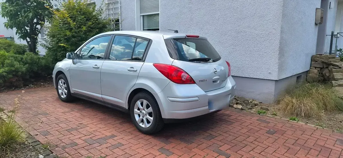 Gebraucht Nissan Tiida 110 PS (80 kW) 2009 Silber Limousine