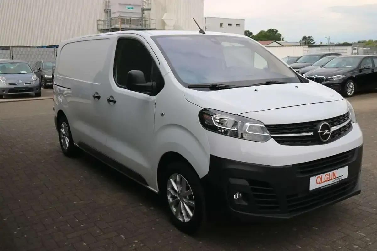 Gebraucht Opel Vivaro Edition 144 PS (105 kW) 2023 Casablancaweiss/glacier/arctic Van / Kleinbus