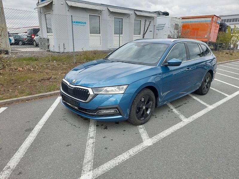 Gebraucht Skoda Octavia First Edition 204 PS (150 kW) 2021 Blau Kombi