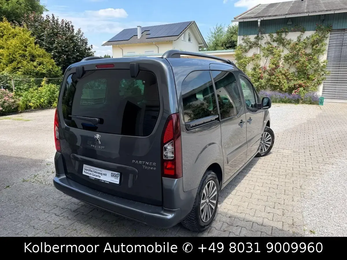 Gebraucht Peugeot Partner Tepee Active 120 PS (88 kW) 2015 Grau Van / Kleinbus