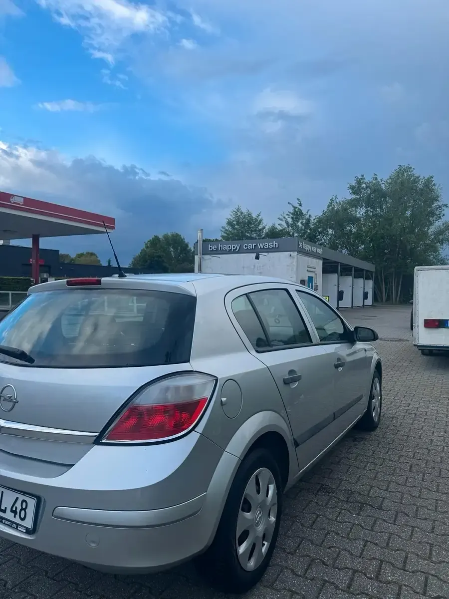 Brugt Opel Astra 90 HK (66 kW) 2007 Grå Hatchback