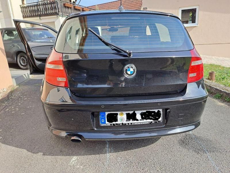 Gebraucht BMW 116 122 PS (89 kW) 2009 Schwarz Kleinwagen