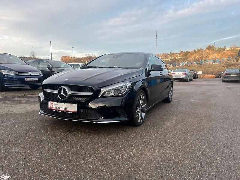Gebraucht Mercedes CLA180 122 PS (89 kW) 2016 Schwarz Limousine