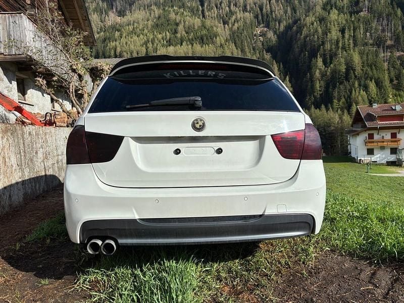 Używany BMW 330 245 KM (180 kW) 2012 Biały Kombi