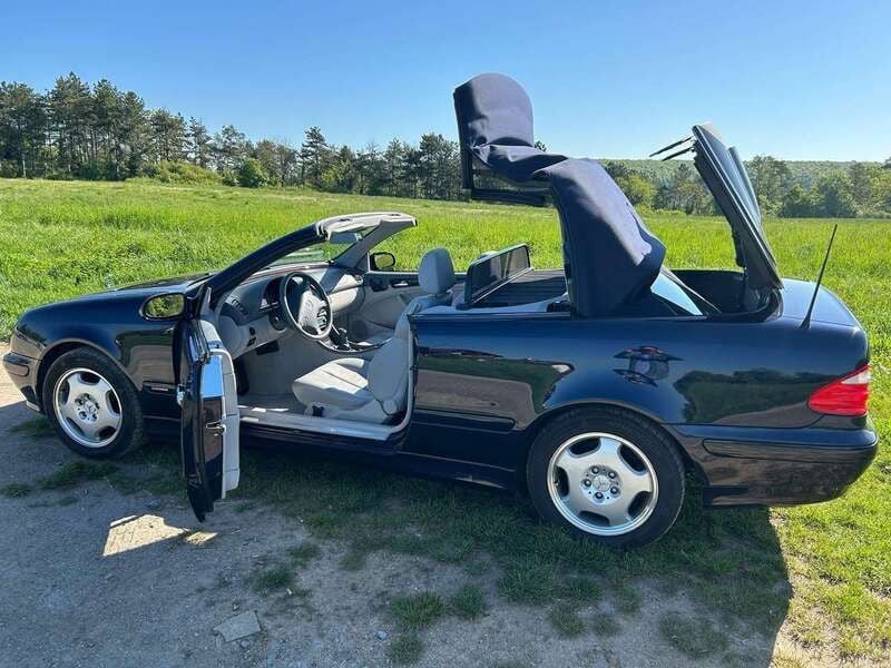 Blau Gebraucht 2001 Mercedes CLK200 Cabrio | 16.450 € - Bild 1/4