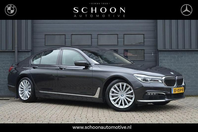 Grau Gebraucht 2017 BMW 750 Executive Limousine | 29.950 € (Superpreis) - Bild 1/4