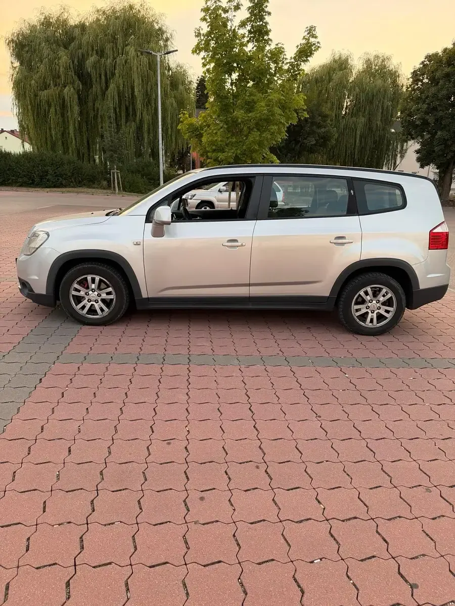 Gebraucht Chevrolet Orlando 163 PS (119 kW) 2012 Silber Van / Kleinbus