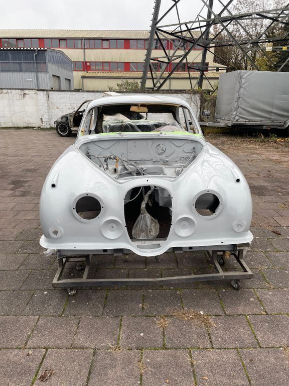 Grau Gebraucht 1960 Jaguar MK II Limousine | 30.000 € - Bild 1/4