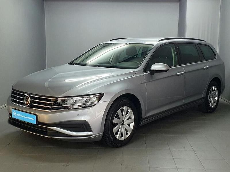 Gebraucht VW Passat Basis 150 PS (110 kW) 2022 Pyritsilber (metallic) Kombi