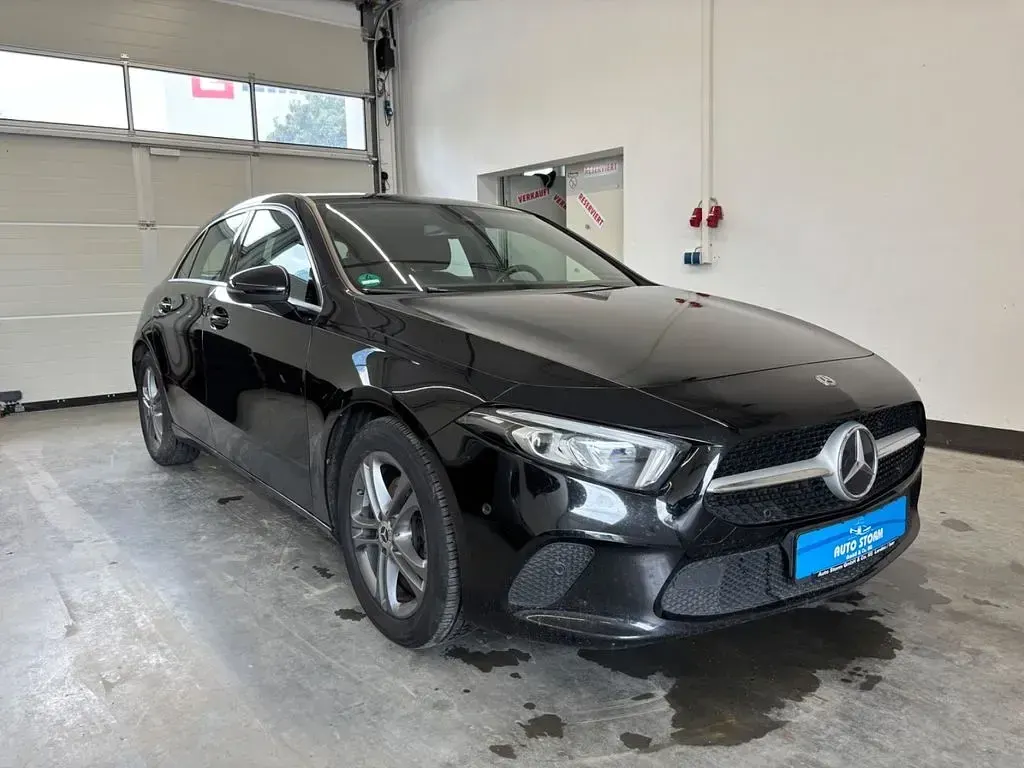 Gebraucht Mercedes A200 Progressive 150 PS (110 kW) 2020 Schwarz Limousine