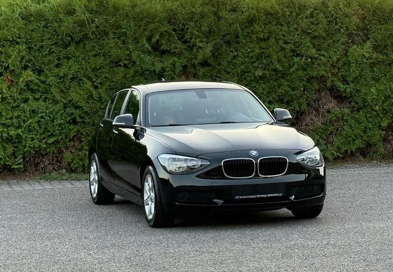 Schwarz Gebraucht 2012 BMW 114 Sport Line Kleinwagen | 7.299 € (Fairer Preis) - Bild 1/4