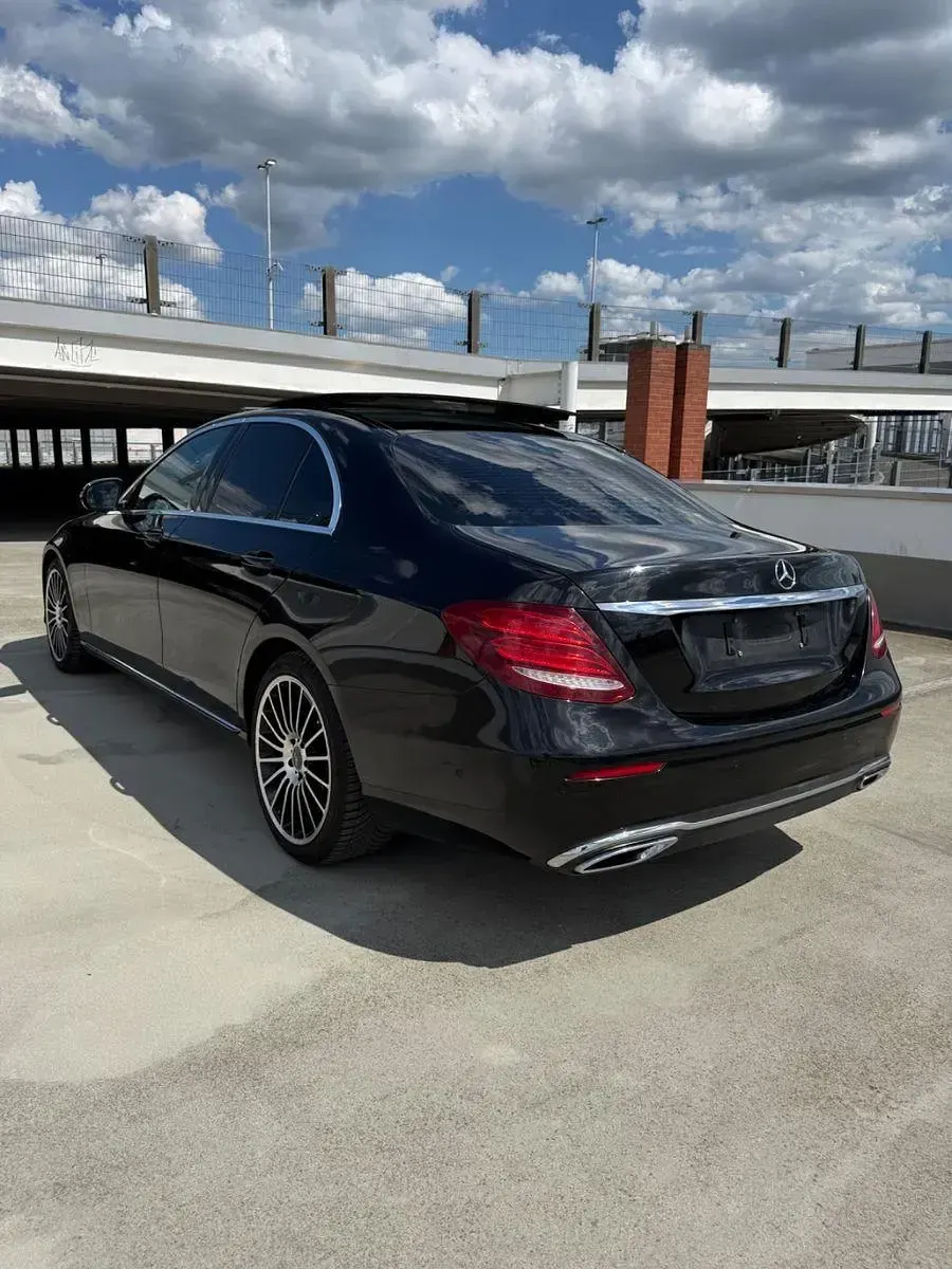 Gebraucht Mercedes E220 Avantgarde 194 PS (142 kW) 2016 Schwarz Limousine