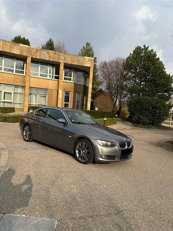 Gebraucht BMW 330 231 PS (169 kW) 2008 Silber Coupé