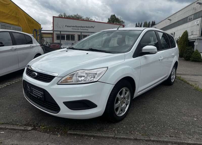 Weiß Gebraucht 2009 Ford Focus Style Kombi | 1.990 € (Guter Preis) - Bild 1/4