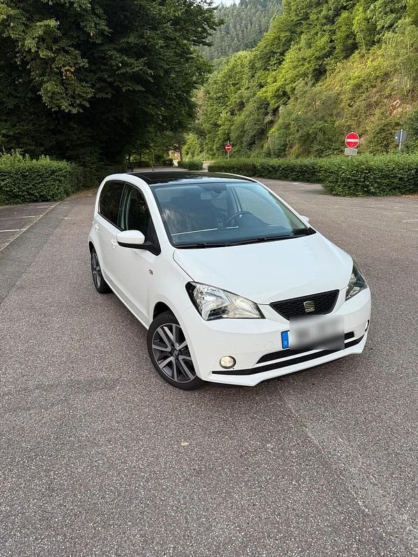 Weiß Gebraucht 2017 Seat Mii Chic Kleinwagen | 8.500 € (Fairer Preis) - Bild 1/4