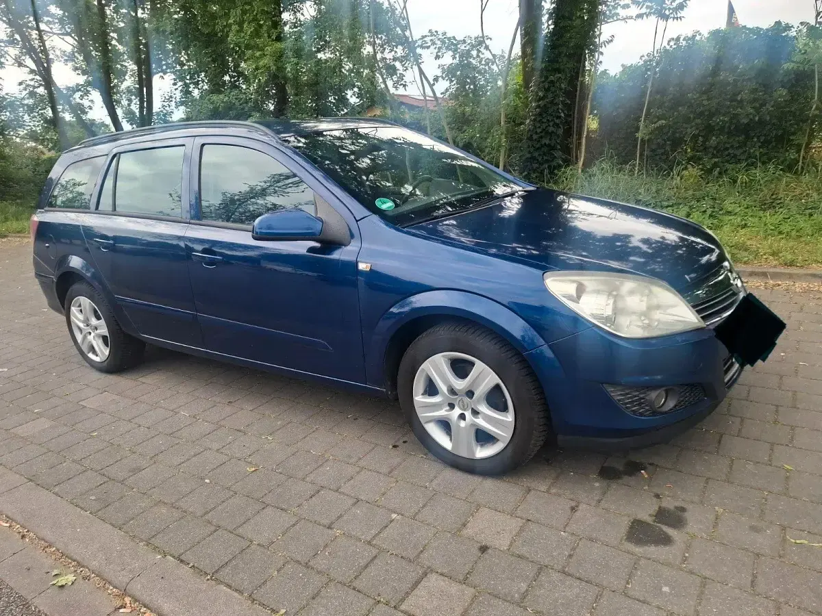 Używany Opel Astra Edition 90 KM (66 kW) 2009 Niebieski Kombi