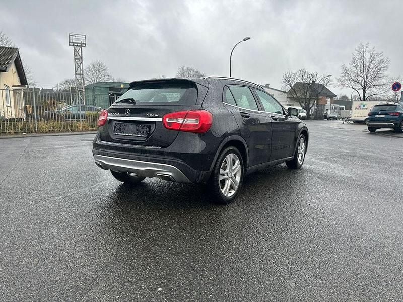 Gebraucht Mercedes GLA220 177 PS (130 kW) 2015 Schwarz SUV