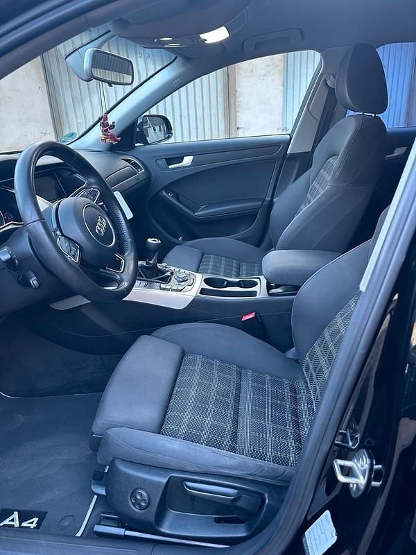 Gebraucht Audi A4 Premium 143 PS (105 kW) 2012 Schwarz Limousine