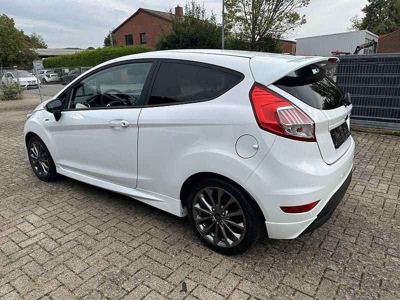 Gebraucht Ford Fiesta ST-Line 101 PS (74 kW) 2017 Weiß Kleinwagen