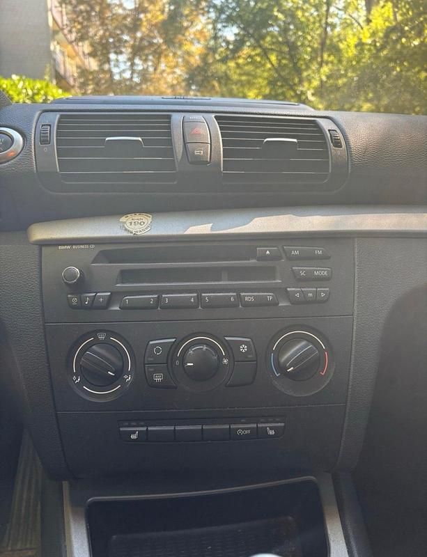 Grau Gebraucht 2007 BMW 116 Kleinwagen | 2.934 € (Fairer Preis) - Bild 1/4