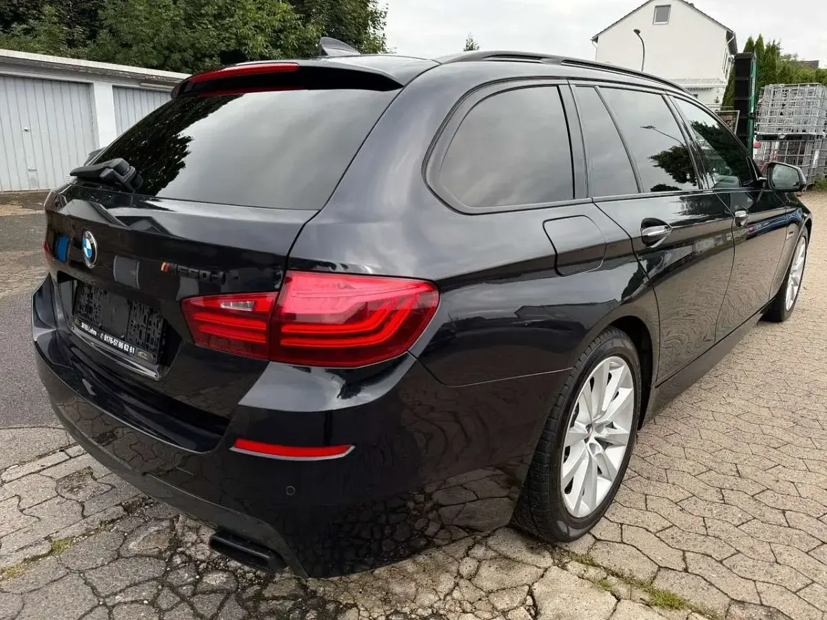 Gebraucht BMW 550 381 PS (280 kW) 2015 Carbonschwarz Kombi