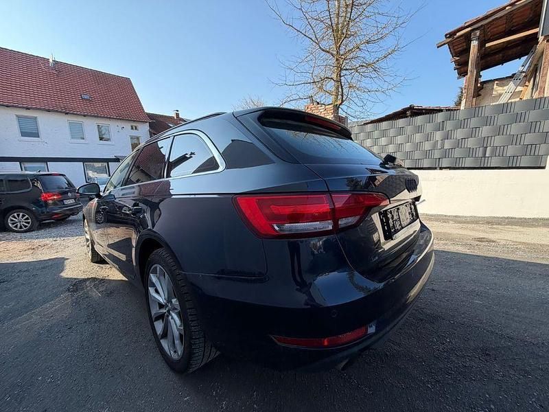 Gebraucht Audi A4 Basis 190 PS (139 kW) 2016 Blau Kombi