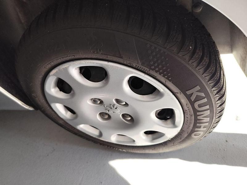 Gebraucht Peugeot 206 75 PS (55 kW) 2007 Silber Limousine